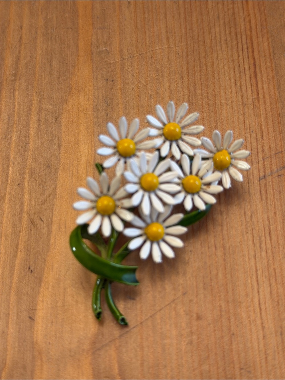 White Daisy Bouquet Enamel Brooch - Unbranded 1960s